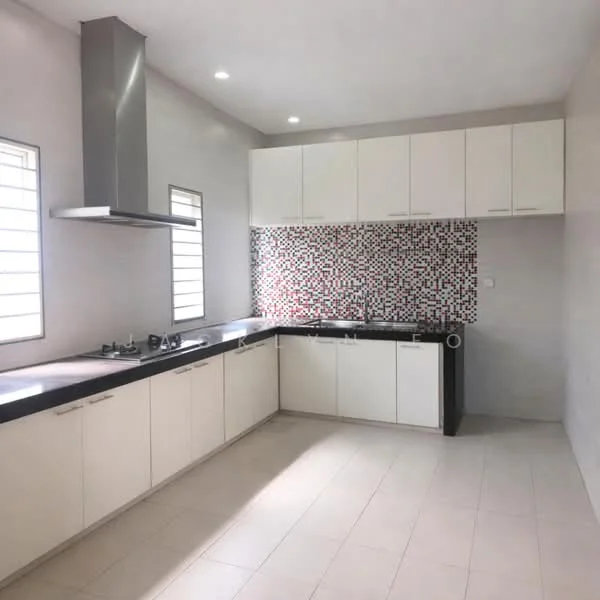 Kitchen features: black granite countertop, white flat-panel cabinets, stainless-steel range hood, 4-burner gas hob, black backsplash with red and white mosaic pattern, double-bowl stainless-steel sink, window with horizontal slats, recessed downlights, tile flooring in light color; style: modern.