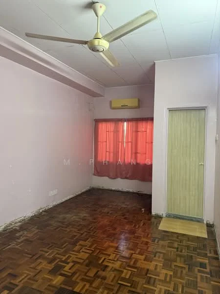 Room features: pink painted walls, parquet wood flooring, ceiling fan, window with red curtains, air conditioning unit, door with wood finish, exposed wall with damage.