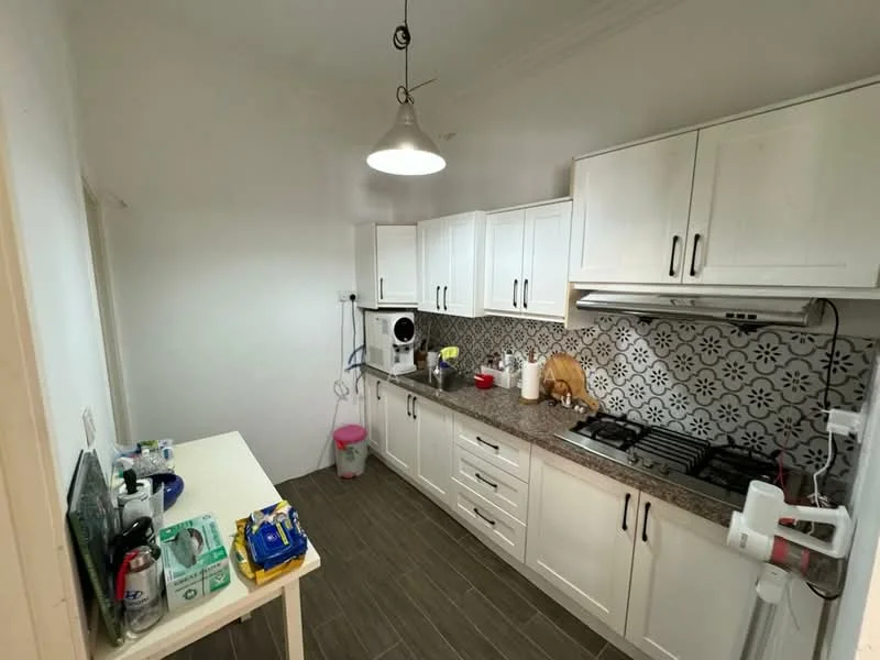 Kitchen features: white shaker cabinets, granite countertop, black and white patterned backsplash, stainless-steel gas hob, built-in oven, single-bowl stainless-steel sink, chrome pull-down faucet, pendant light, grey tile flooring, washing machine, refrigerator, kitchen utensils, trash bin; style: modern.
