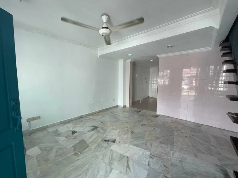 Living features: marble flooring, white painted walls, ceiling fan, recessed lighting, staircase visible, open layout, natural light from windows, corner entrance; style: modern.