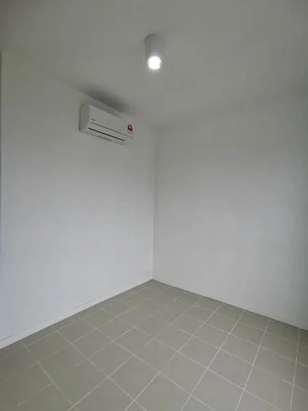 Room features: white painted walls, tile flooring, 1 wall-mounted split AC, ceiling light.