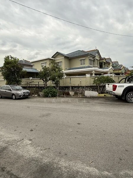 Exterior type: semi-detached house; features: cream painted facade, pitched tile roof, two-storey structure, manicured lawn, fenced yard, driveway with interlocking pavers, front porch, mature trees, surrounded by residential area; style: modern.