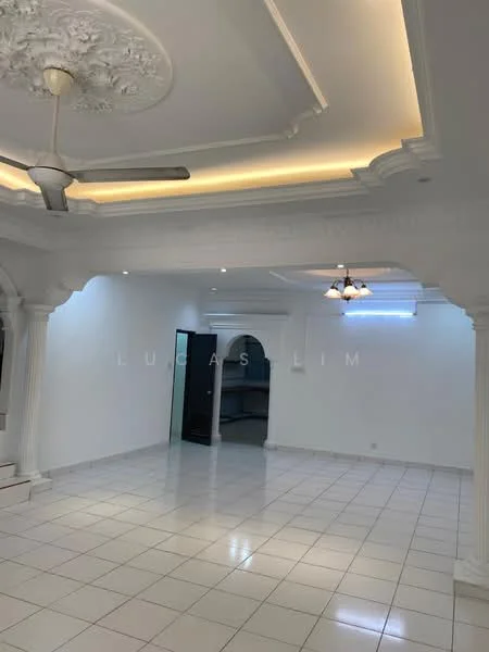 Living features: white painted walls, glossy white tile flooring, tray ceiling with decorative moulding, recessed downlights, ceiling fan, chandelier, arched doorway, open layout, built-in cabinetry, neutral colour scheme; style: modern.