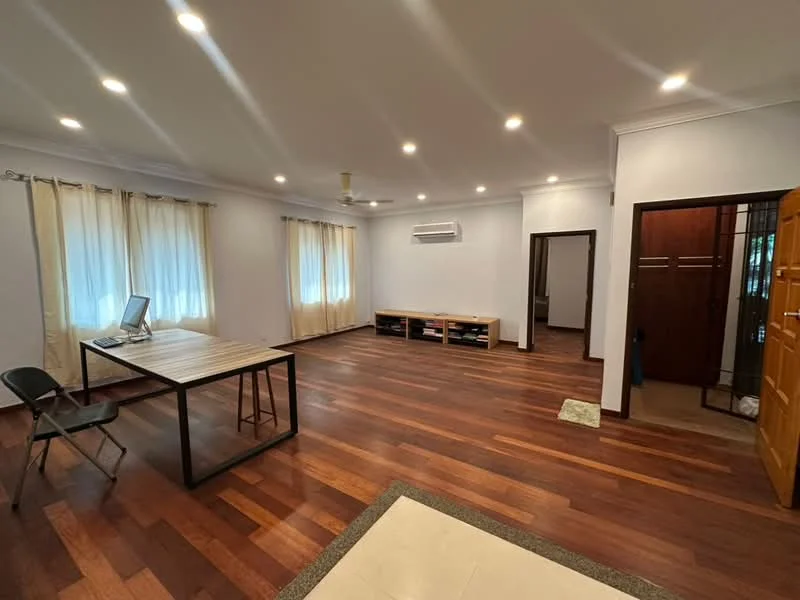 Living features: wood flooring, recessed downlights, 5-blade ceiling fan, large windows with sheer curtains, wall-mounted air conditioning unit, open layout, built-in shelving unit, dining table, entry door, neutral wall color; style: modern.