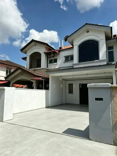 Exterior type: semi-detached house; features: white painted facade, red tiled roof, arched windows, double-storey structure, manicured driveway, covered car porch, balcony on upper floor, decorative eaves, front entrance with door, surrounded by greenery; style: modern.