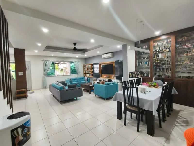 Living features: sofa in turquoise fabric, 3-seater sofa, 2-seater sofa, coffee table, TV console, wall-mounted TV, ceiling fan, recessed downlights, decorative shelving unit with glass doors, wall with built-in shelves, white painted walls, tile flooring, large window with sheer curtains; style: modern; view: garden. Dining features: 6-seater dining table, black dining chairs, tablecloth, decorative items on the table, white walls, tile flooring; style: modern.