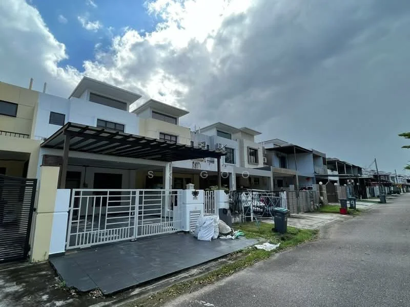 Exterior type: linked terrace house; features: two-storey building, white painted facade, flat roof, covered car porch with pergola, manicured lawn, paved driveway, security gate, visible laundry area, street view, surrounded by residential neighborhood; style: modern.