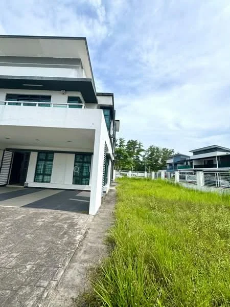 Exterior type: semi-detached house; features: white painted facade, flat roof, two-storey structure, large windows, covered car porch, manicured lawn, concrete pathway, surrounded by greenery; style: modern.