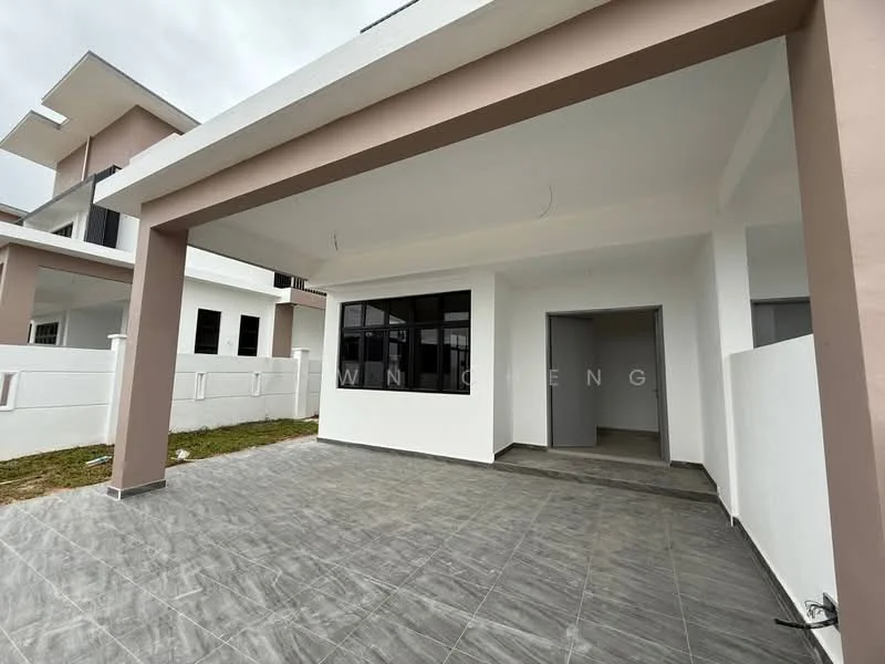 Exterior type: linked terrace house; features: white painted facade, grey tiled flooring, covered porch area, large windows, concrete walls, manicured lawn, surrounded by fencing; style: modern.