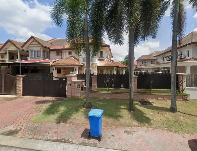 Exterior type: linked terrace house; features: red brick facade, pitched tile roof, manicured lawn, palm trees, stone-paved walkway, black metal gate, driveway with interlocking pavers, two-storey structure; style: modern.