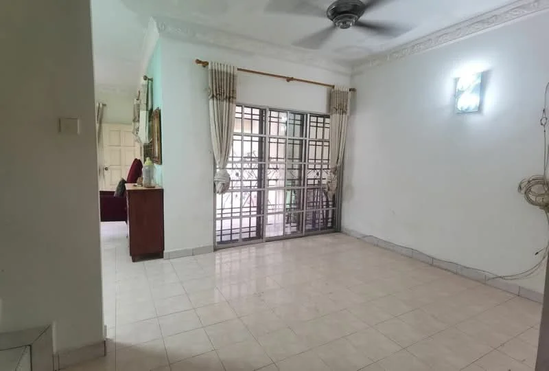 Living features: white painted walls, ceramic tile flooring, ceiling fan, sliding glass door, curtains, wall-mounted light fixture, decorative ceiling moulding.