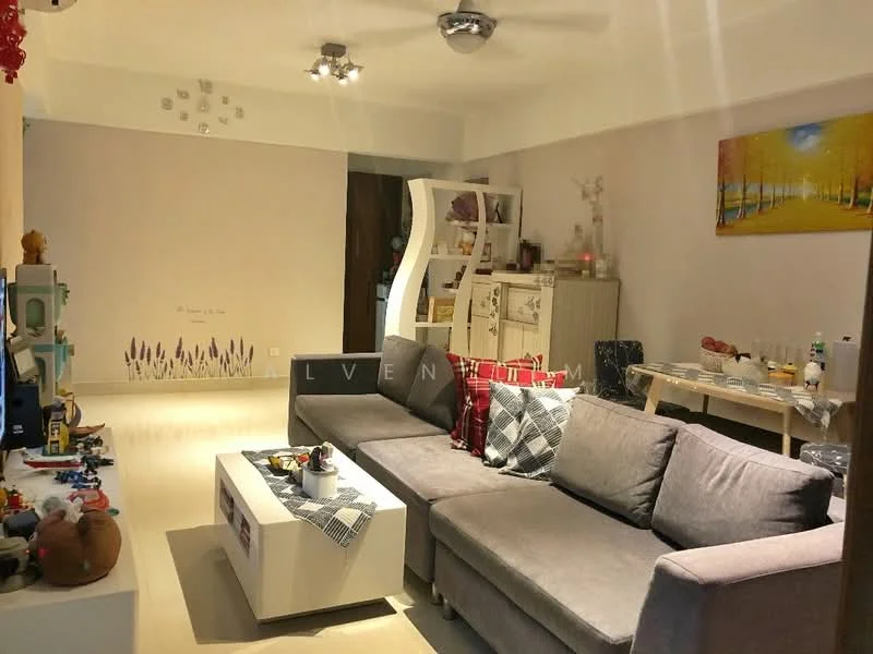 Living features: L-shape sectional sofa in grey, coffee table, wall-mounted TV, TV console, decorative wall art, recessed downlights, ceiling fan, light-colored walls, wooden flooring, open shelving unit, dining table with chairs, decorative plants; style: modern.