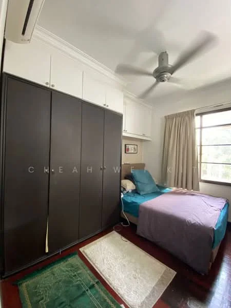 Bedroom features: queen-size bed with purple bedding, built-in wardrobe with sliding doors, wooden flooring, ceiling fan, window with sheer curtains, decorative wall art, area rug, nightstand; style: modern; view: garden.