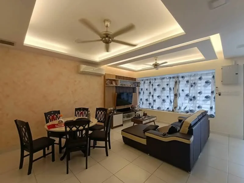 Living features: 5-blade ceiling fan with light, recessed downlights, cream painted walls, white tiled flooring, L-shape sectional sofa in brown and beige, coffee table, TV console, wall-mounted TV, dining table for 4 with black chairs, curtains with circular pattern, built-in shelving unit, air conditioning unit; style: modern.
