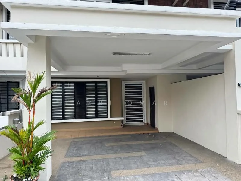 Exterior type: linked terrace house; features: car porch with awning, stone-paved driveway, manicured landscaping with potted plants, white painted facade, sliding glass door, window with black grille, exposed concrete wall, covered entrance area; style: modern.