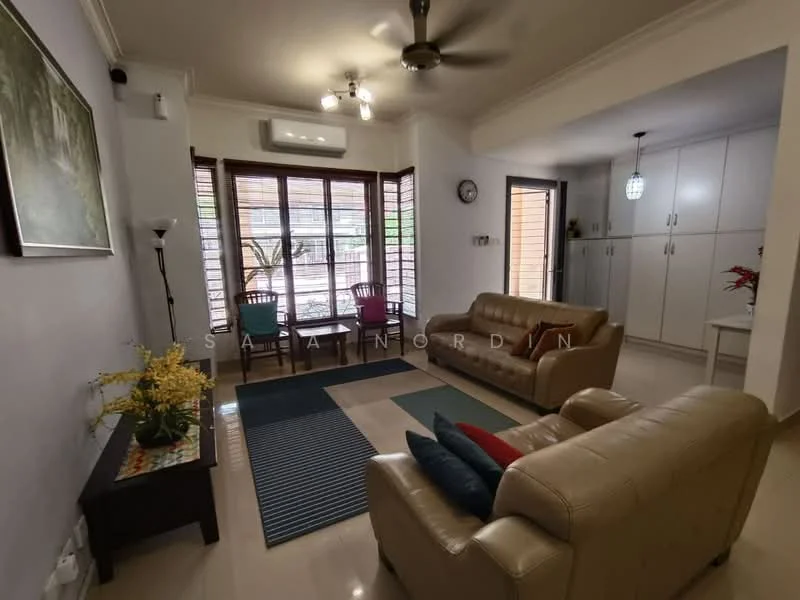 Living features: cream painted walls, marble tile flooring, 5-blade ceiling fan with light, floor-to-ceiling windows, wooden window blinds, sofa in beige leather, blue and red decorative cushions, coffee table, area rug with geometric pattern, wall-mounted clock, decorative plant in ceramic pot; style: modern; view: garden.
