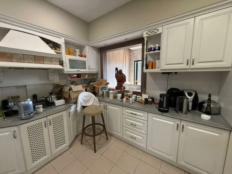 Kitchen features: white shaker cabinets, grey granite countertop, stainless-steel sink, chrome pull-down faucet, built-in oven, freestanding range oven, microwave, coffee machine, toaster, dishwasher, tile backsplash, tile flooring, open shelving, decorative statue, bar stool; style: modern.