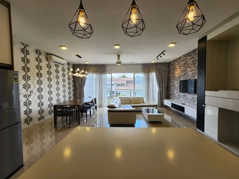 Living features: 3-seater leather sofa in white, coffee table in glass, wall-mounted TV, TV console in white, dining table for 6 with wooden chairs, pendant lighting with geometric design, recessed downlights, floor-to-ceiling windows, curtains in light fabric, decorative wall with stone cladding, wall with patterned wallpaper, marble tile flooring, ceiling fan with light; style: modern; view: garden.