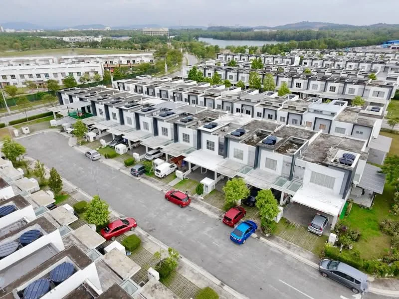 Exterior type: linked terrace house; features: multiple linked terrace houses, flat roofs, solar panels on rooftops, driveway with parking spaces, landscaped greenery, paved walkways, surrounding residential area, nearby water body, two-storey houses, car porches, open-air parking; style: modern.