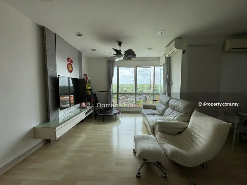 Living features: 3-seater leather sofa in white, 2-seater leather chair in white, coffee table, TV console, wall-mounted TV, ceiling fan, large floor-to-ceiling windows, light-colored wooden flooring, decorative wall with textured finish, air conditioning unit, hanging chair, view of greenery; style: modern; view: garden.