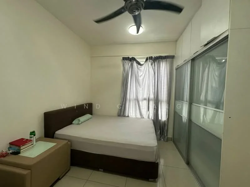 Bedroom features: queen-size bed, upholstered headboard, bedside table, ceiling fan, built-in wardrobe with sliding doors, white painted walls, light-colored flooring, curtains, decorative pillow; style: modern.