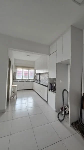 Kitchen features: white cabinetry, grey countertop, stainless-steel sink, built-in oven, 4-burner gas hob, ceramic tile flooring, window with blinds, open layout, recessed lighting; style: modern.