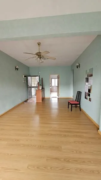 Living features: light green painted walls, laminate flooring, 5-blade ceiling fan, wall-mounted air conditioning unit, sliding glass door, large windows, decorative wall mirrors, single black chair; style: modern.