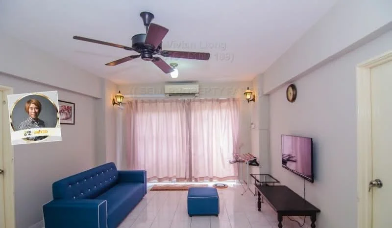 Living features: 3-seater fabric sofa in blue, coffee table, wall-mounted TV, TV console, ceiling fan with 5 blades, curtains, white painted walls, marble tile flooring, air conditioning unit, decorative wall sconce; style: modern.