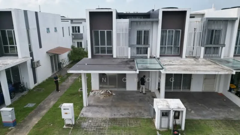 Exterior type: linked terrace house; features: two-storey building, flat roof, white painted facade, glass balcony railing, large windows with horizontal slats, concrete driveway, manicured lawn, paved walkway, visible utility boxes, surrounding greenery; style: modern.
