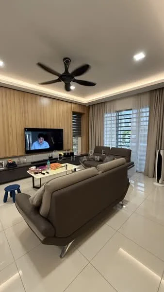 Living features: 3-seater leather sofa in dark brown, 2-seater leather sofa in dark brown, coffee table, wall-mounted TV, TV console, ceiling fan with light, recessed downlights, wood panel accent wall, white painted walls, large windows with sheer curtains, tile flooring in glossy finish, decorative wall art; style: modern.