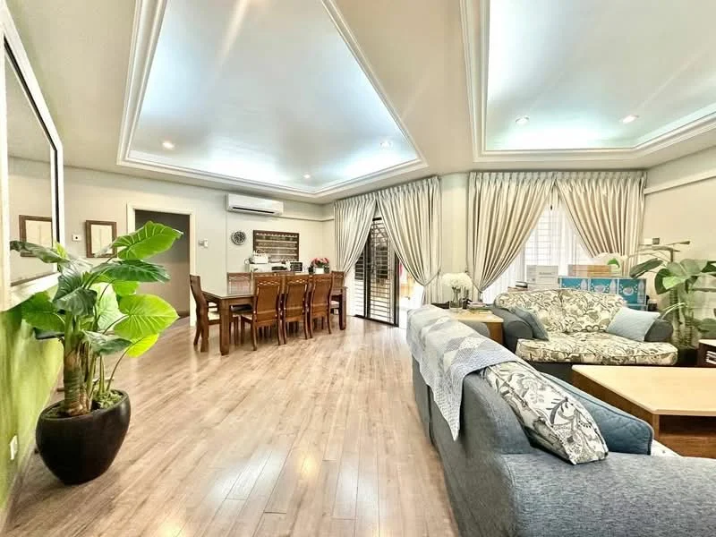Living features: wooden flooring, tray ceiling with recessed lighting, 5-blade ceiling fan, floor-to-ceiling windows with sheer curtains, large potted plant, sofa in blue fabric, decorative throw pillows, coffee table, area rug, wall-mounted mirror, wall decor, dining area visible in background; style: modern.