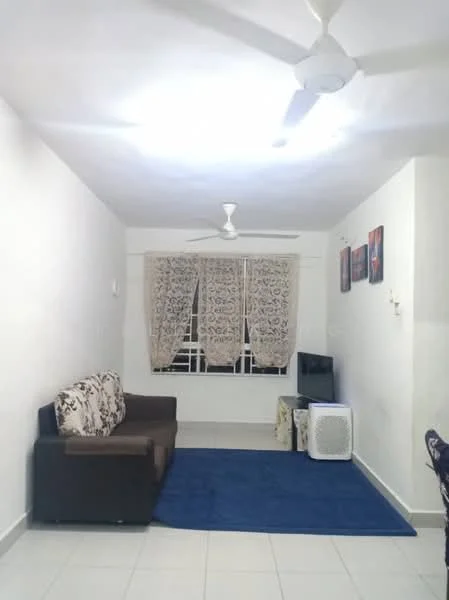 Living features: 3-seater fabric sofa in brown, area rug in blue, wall-mounted TV, ceiling fan, white painted walls, tile flooring, curtains with floral pattern, decorative wall art; style: modern.