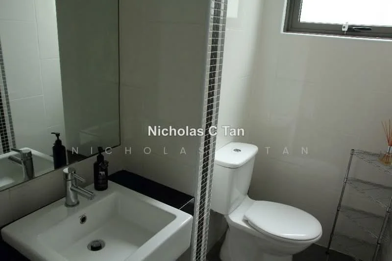 Bathroom features: white ceramic toilet, single-sink vanity with square basin, chrome basin mixer faucet, large wall mirror, grey tiled walls, black countertop, glass shower enclosure, chrome towel rack; style: modern.