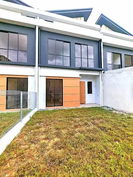 Exterior type: linked terrace house; features: two-storey building, grey and orange facade, large floor-to-ceiling windows, fenced yard, manicured lawn, concrete wall at the back, sliding glass door, balcony on upper floor, modern architectural design; style: modern.