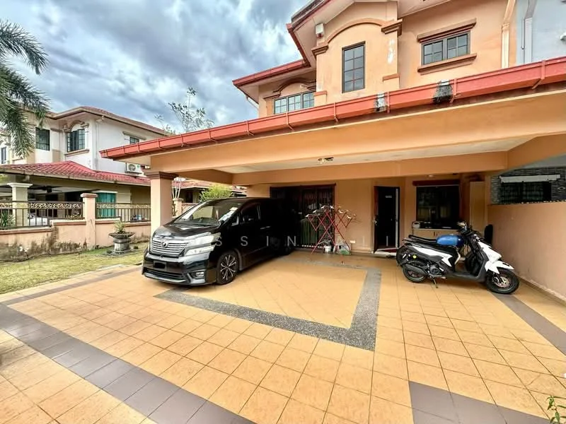 Exterior type: linked terrace house; features: paved driveway, car porch with awning, manicured lawn, garden area, exterior wall with cream paint, red tiled roof, visible windows, clothes drying rack, motorcycle parking, landscaped garden, surrounding greenery; style: modern.