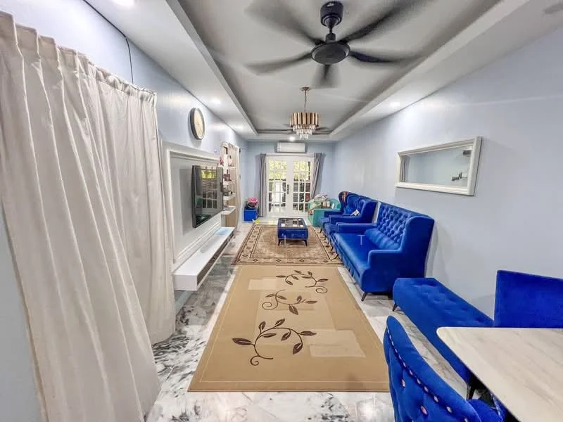 Living features: blue velvet 3-seater sofa, blue velvet 2-seater sofa, white wall-mounted TV console, marble flooring, ceiling fan with light, decorative wall mirror, area rug with floral pattern, wooden coffee table, curtains, wall clock; style: modern.