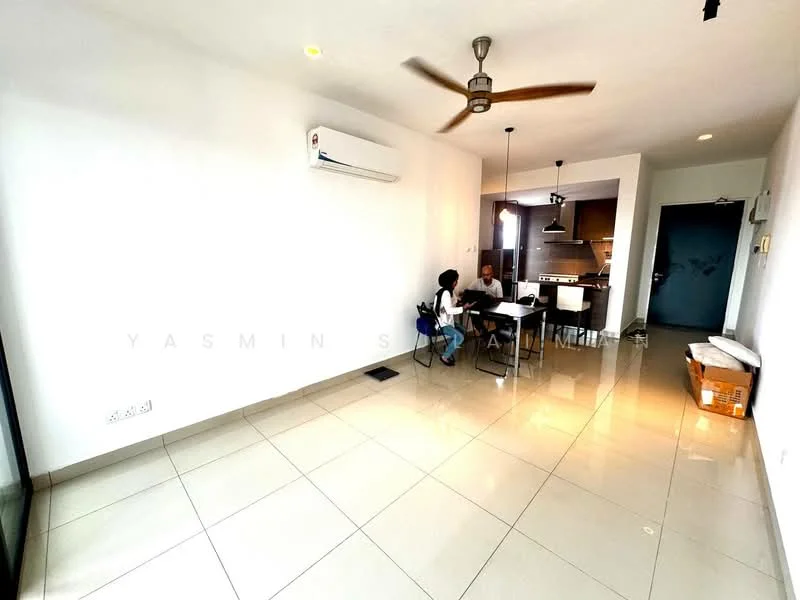 Living features: white painted walls, glossy ceramic tile flooring, 5-blade ceiling fan with light, wall-mounted split AC, dining table with four chairs, open kitchen layout, recessed downlights, sliding glass door leading to balcony; style: modern.