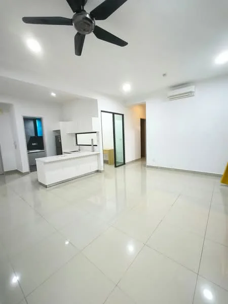 Living features: white painted walls, glossy tile flooring, 5-blade ceiling fan, recessed downlights, open-plan layout, kitchen island with seating, sliding glass door, air conditioning unit; style: modern.