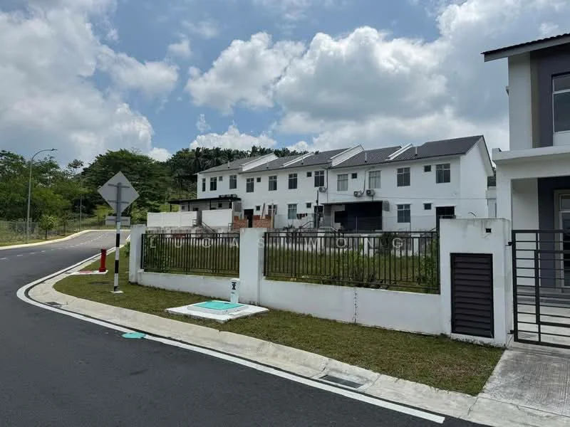 Exterior type: linked terrace house; features: white painted facade, flat roof, 2-storey, manicured lawn, fenced yard, paved driveway, street signage, surrounded by greenery; style: modern.