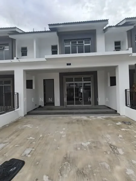 Exterior type: linked terrace house; features: white painted facade, grey accent walls, flat roof, double-volume main entrance, large glass windows, covered porch area, paved driveway, balcony with railing, manicured landscaping, modern architectural design; style: modern.