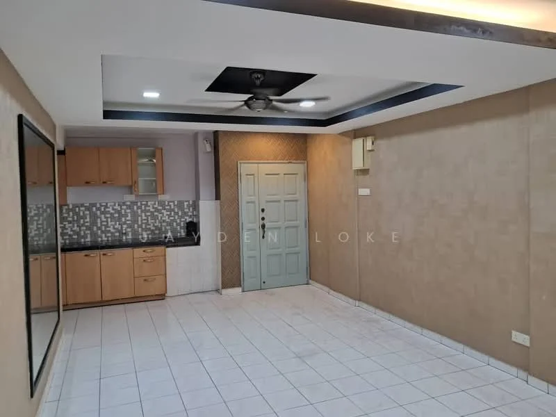 Living features: white tiled flooring, cream painted walls, tray ceiling with recessed lighting, 5-blade ceiling fan, wall-mounted mirror, kitchenette with wooden cabinets, grey mosaic tile backsplash, light blue door, air conditioning unit; style: modern.
