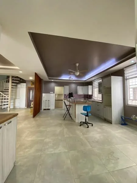 Kitchen features: grey tiled flooring, white cabinetry, kitchen island with seating, stainless-steel fridge, built-in oven, ceramic cooktop, single-bowl stainless-steel sink, chrome pull-down faucet, pendant lighting, 5-blade ceiling fan, recessed lighting, window with blinds, open layout, countertop with bar stools; style: modern.