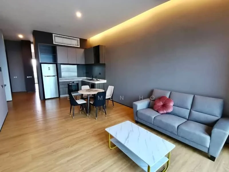 Living features: grey fabric 3-seater sofa, round dining table, 4 dining chairs, marble-top coffee table, wooden flooring, recessed ceiling lights, air conditioning unit, kitchen area with cabinets, stainless-steel fridge, open layout, grey accent wall; style: modern.