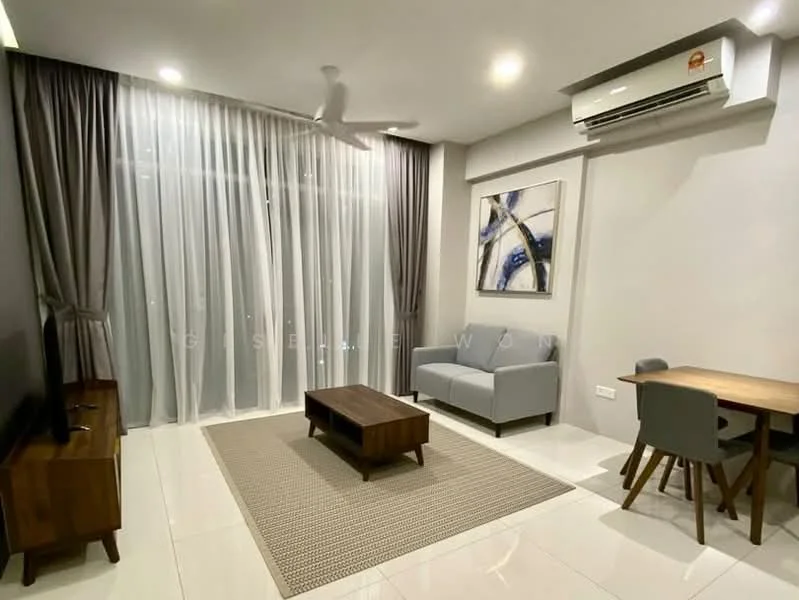 Living features: 3-seater fabric sofa in light grey, wooden coffee table, TV console, wall-mounted TV, area rug with geometric pattern, dining table with 4 wooden chairs, floor-to-ceiling windows with sheer curtains, white painted walls, recessed downlights, split air conditioning unit, ceiling fan; style: modern.