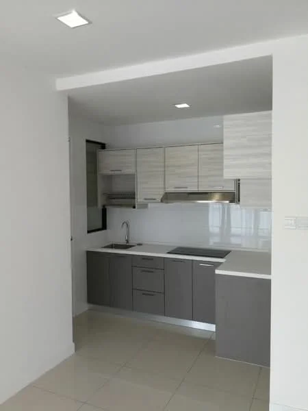 Kitchen features: white upper cabinets with flat-panel design, grey lower cabinets with flat-panel design, stainless-steel range hood, built-in cooktop, single-bowl stainless-steel sink, chrome pull-down faucet, white quartz countertop, ceramic tile flooring, recessed LED downlights, window with sheer curtains; style: modern.