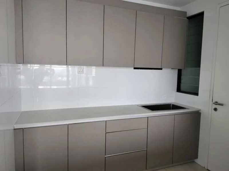 Kitchen features: grey flat-panel cabinets, white quartz countertop, single-bowl stainless-steel sink, built-in cooktop, white tiled backsplash, wall-mounted range hood, floor-to-ceiling window, neutral tile flooring; style: modern.