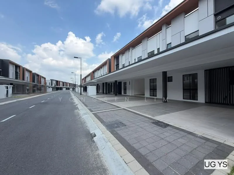 Exterior type: linked terrace house; features: two-storey building, modern facade with horizontal lines, large windows, covered walkway, paved driveway, manicured landscaping, street lighting, open parking spaces, adjacent to road, fronts a quiet residential street; style: modern.