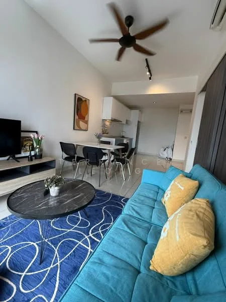 Living features: 3-seater fabric sofa in turquoise, yellow decorative cushions, round coffee table with marble top, area rug with abstract pattern, wall-mounted TV, TV console, ceiling fan with 5 blades, recessed downlights, open-plan layout to dining area, wooden flooring, decorative wall art; style: modern. Dining features: 4-seater dining table, black dining chairs, open kitchen with bar counter, kitchen cabinetry, kitchen backsplash, stainless-steel appliances; style: modern.