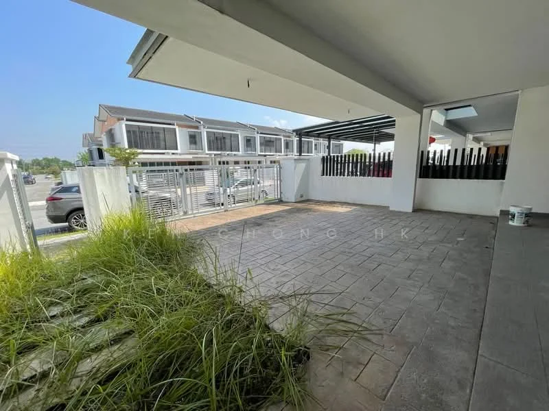 Exterior type: linked terrace house; features: paved flooring, manicured lawn, fenced perimeter, car porch, covered awning, surrounding residential buildings, open space, concrete walls; style: modern.