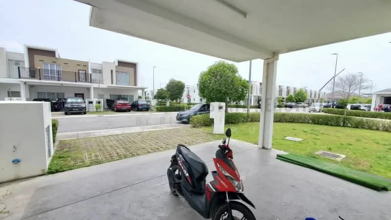 Exterior type: linked terrace house; features: manicured lawn, paved driveway, covered car porch, surrounded by greenery, multiple parked cars, modern facade, landscape garden, street view; style: modern.